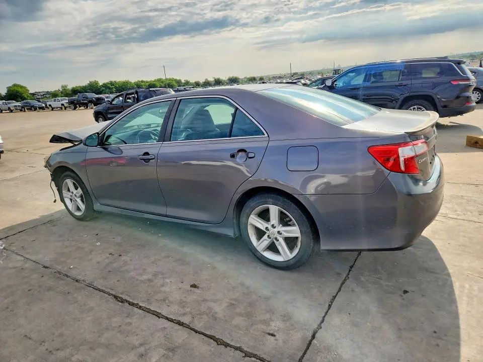 2014 TOYOTA CAMRY SE  