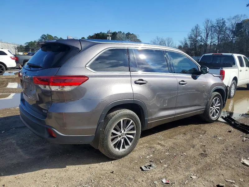 2018 TOYOTA HIGHLANDER SE  