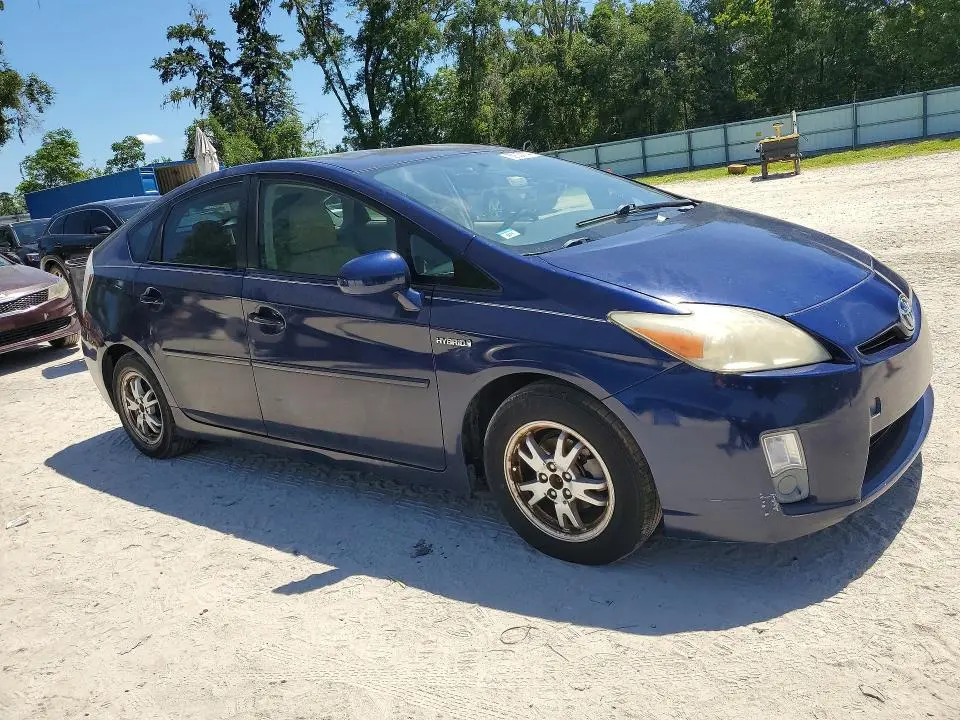 2010 TOYOTA PRIUS III  