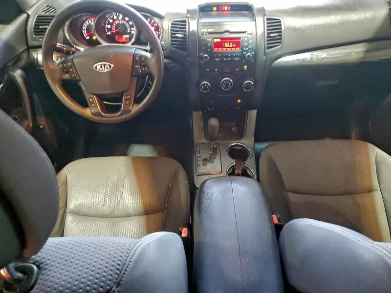 2011 KIA SORENTO BASE  