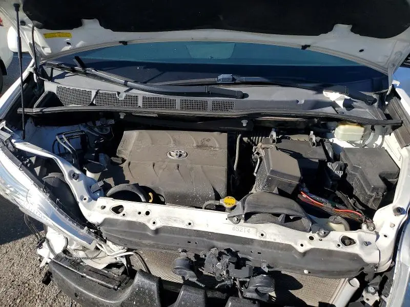 2016 TOYOTA SIENNA XLE  