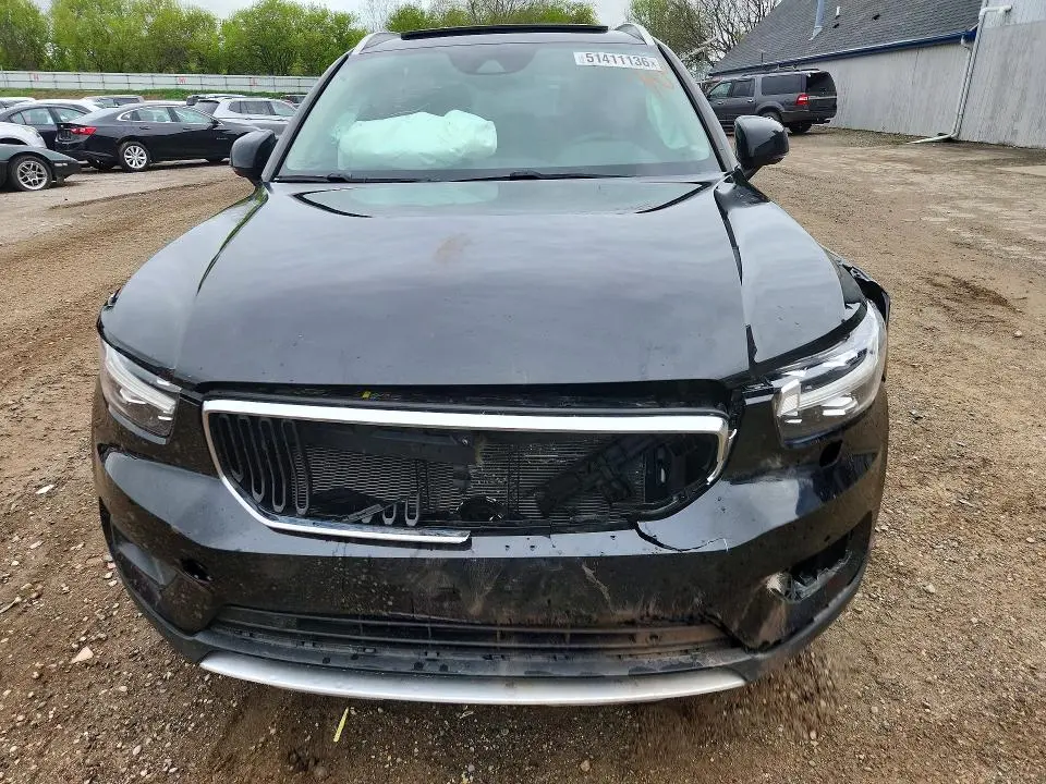 2020 VOLVO XC40 T5 MOMENTUM  