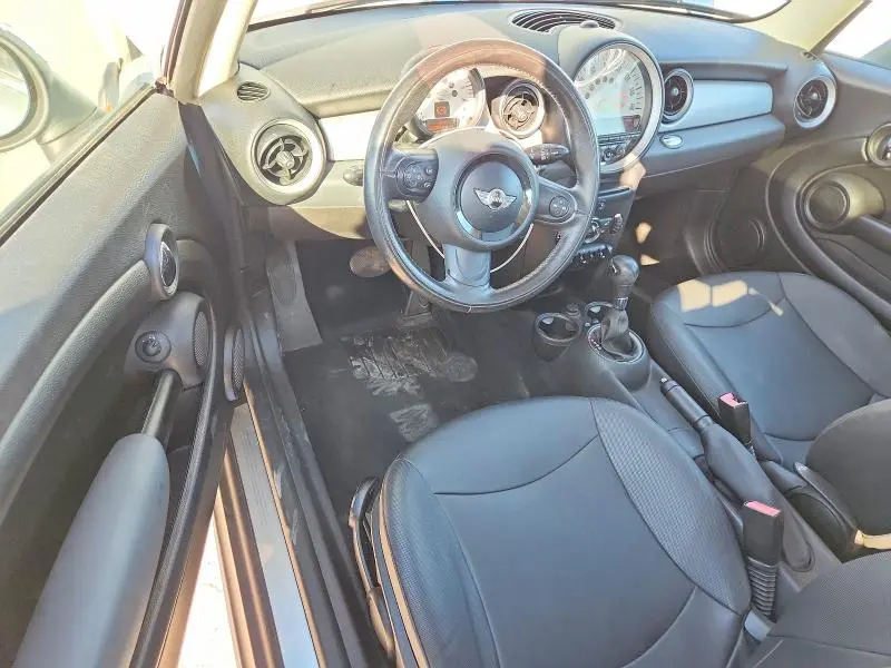 2011 MINI COOPER   