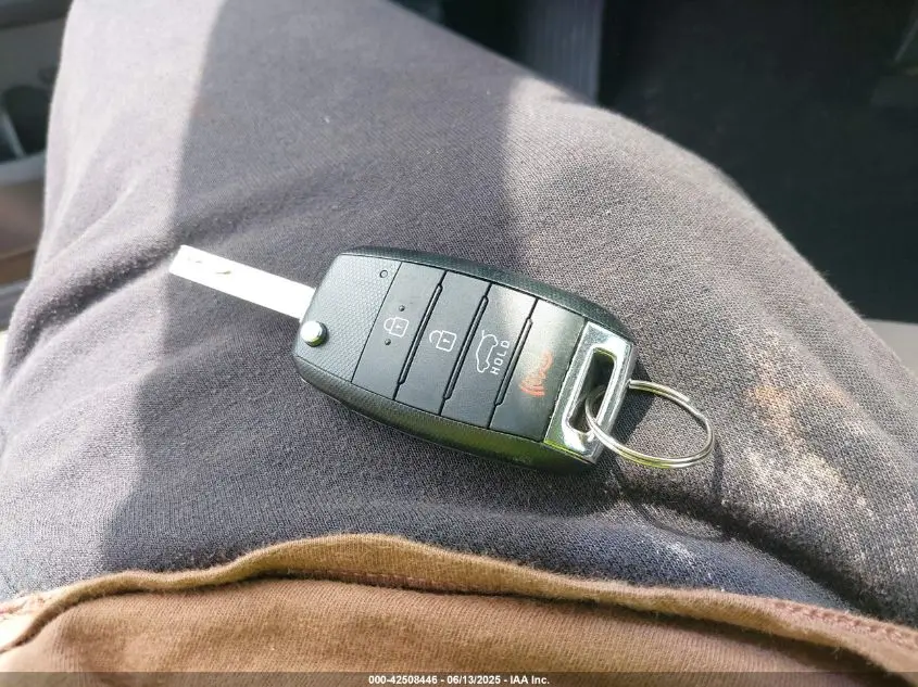2019 KIA SORENTO 2.4L LX