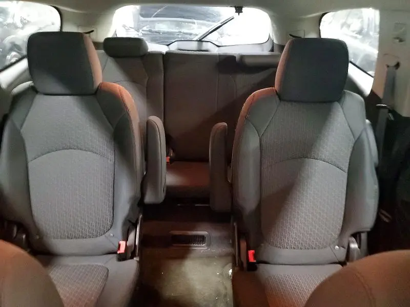 2011 CHEVROLET TRAVERSE LT  