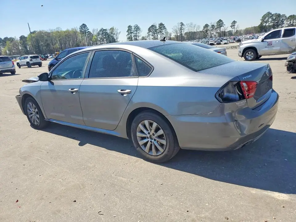 2013 VOLKSWAGEN PASSAT S  
