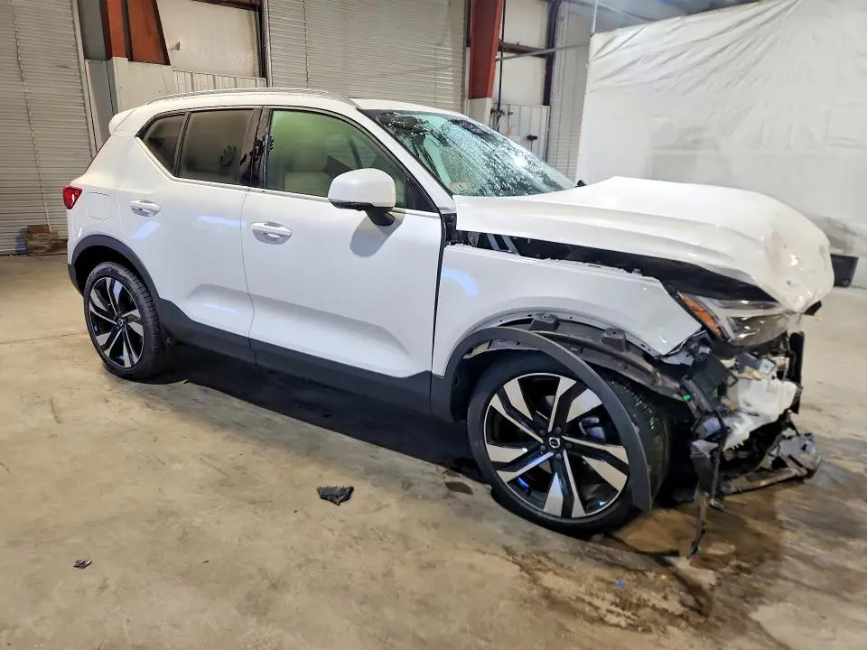 2024 VOLVO XC40 PLUS  