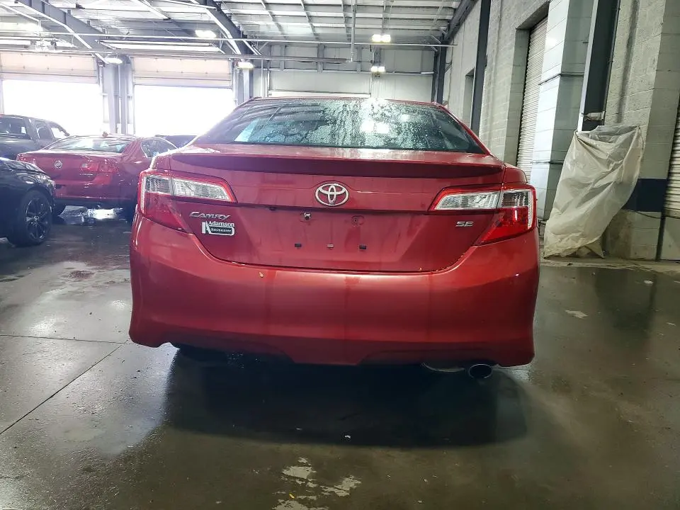 2014 TOYOTA CAMRY SE  