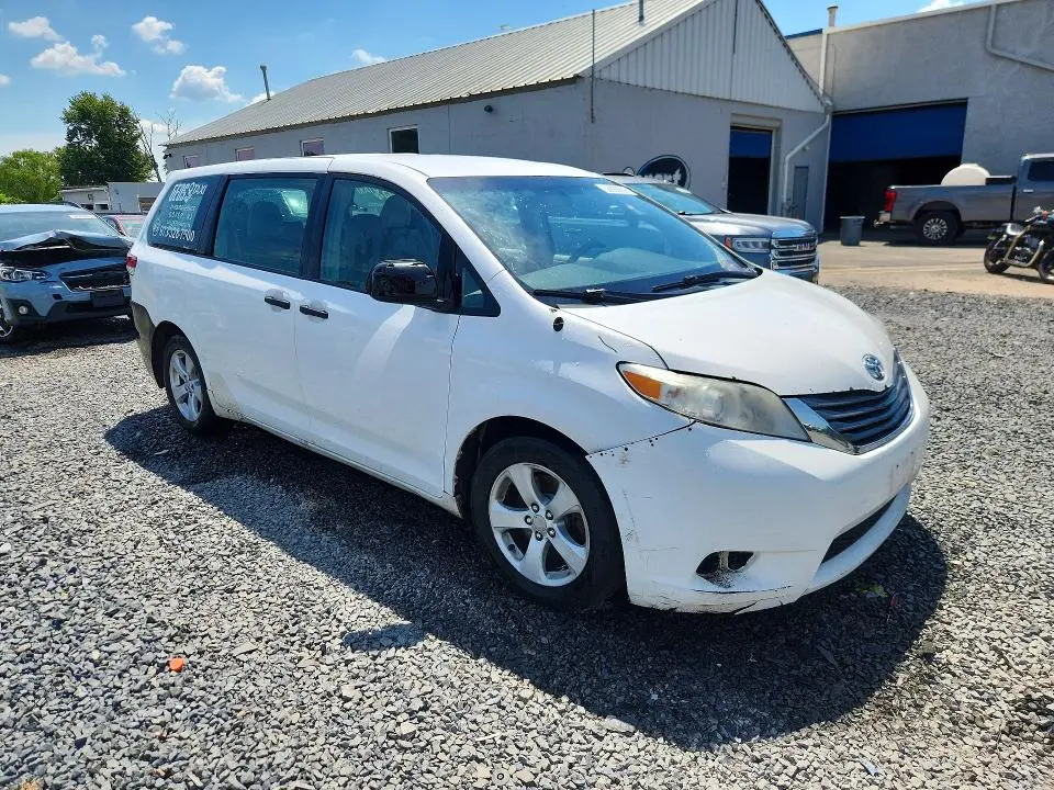 2014 TOYOTA SIENNA L 7-PASSENGER  