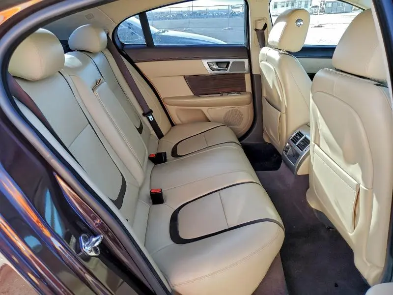 2015 JAGUAR XF 3.0 SPORT  