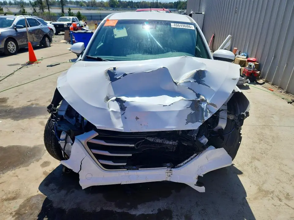 2018 HYUNDAI TUCSON SE  