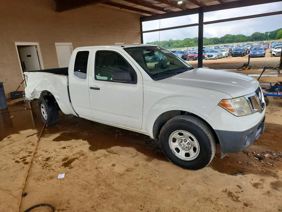 2014 NISSAN FRONTIER S  