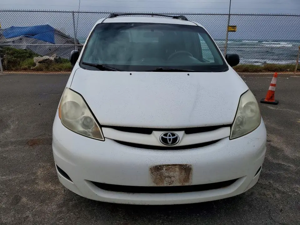 2010 TOYOTA SIENNA LE 7-PASSENGER  