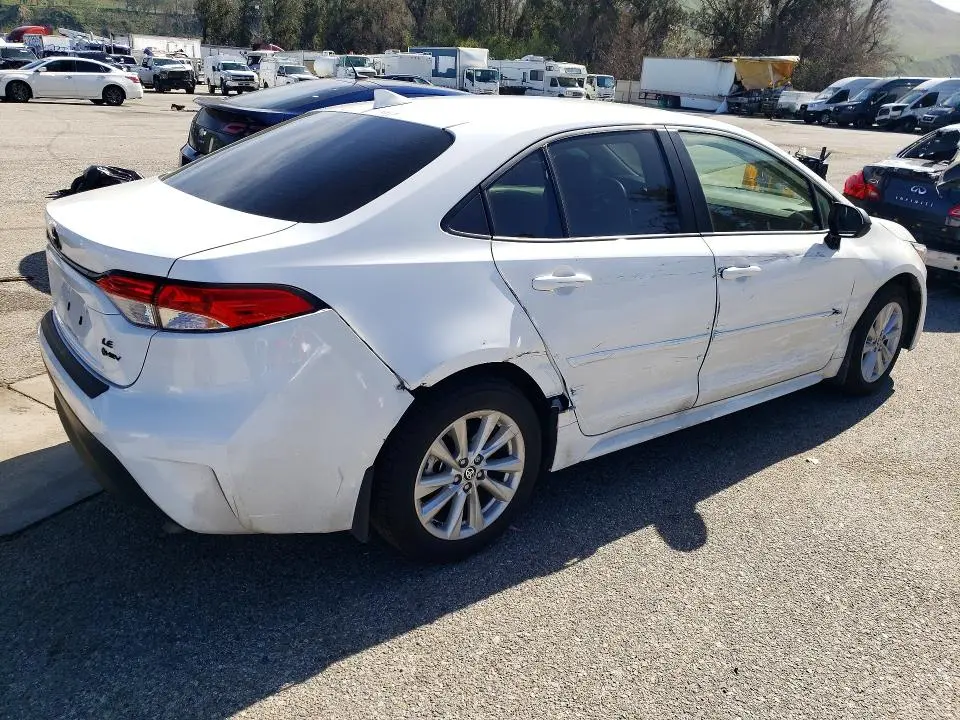2025 TOYOTA COROLLA LE  