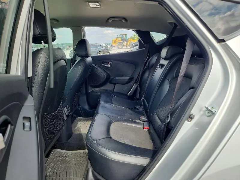 2015 HYUNDAI TUCSON SE  