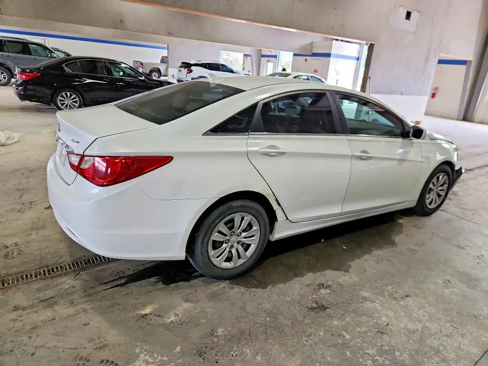 2011 HYUNDAI SONATA GLS  