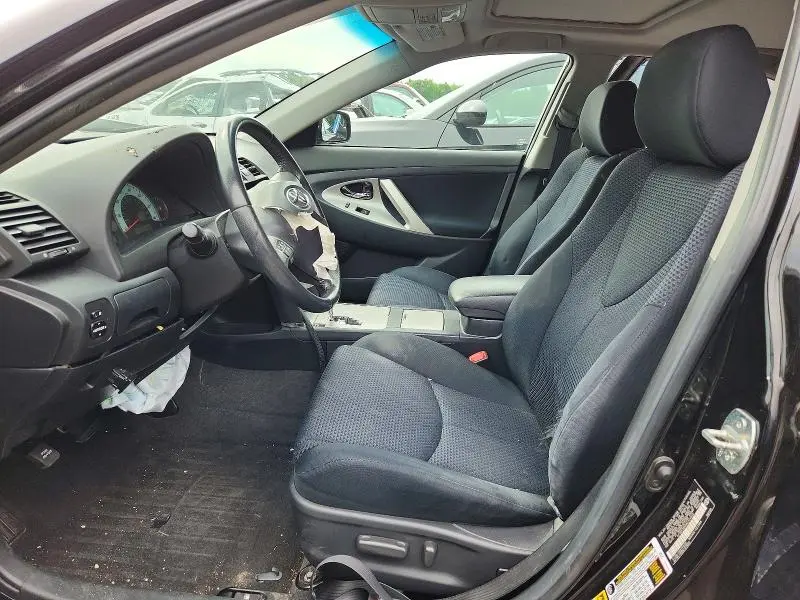 2011 TOYOTA CAMRY SE  
