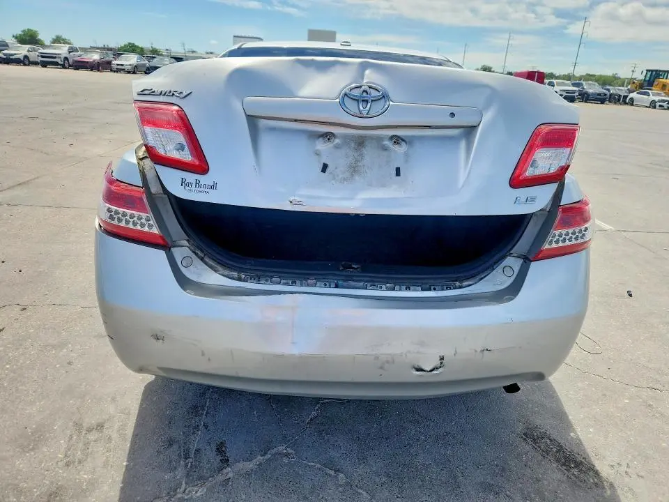 2011 TOYOTA CAMRY LE  