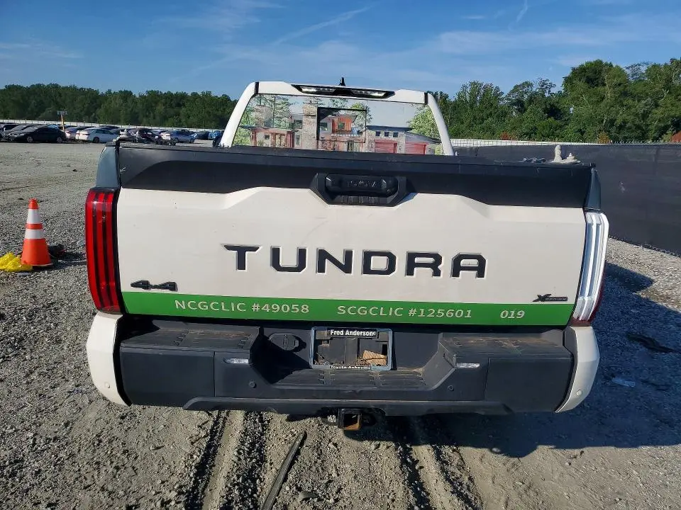 2024 TOYOTA TUNDRA SR5  