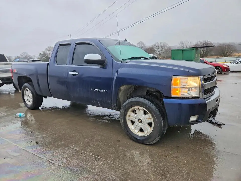 2011 CHEVROLET SILVERADO K1500 LT  