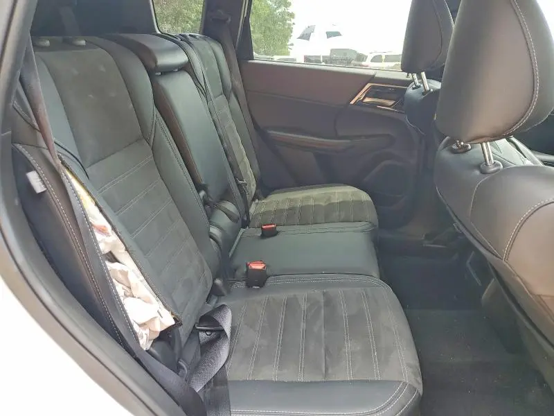 2024 MITSUBISHI OUTLANDER SE/BLACK EDITION  