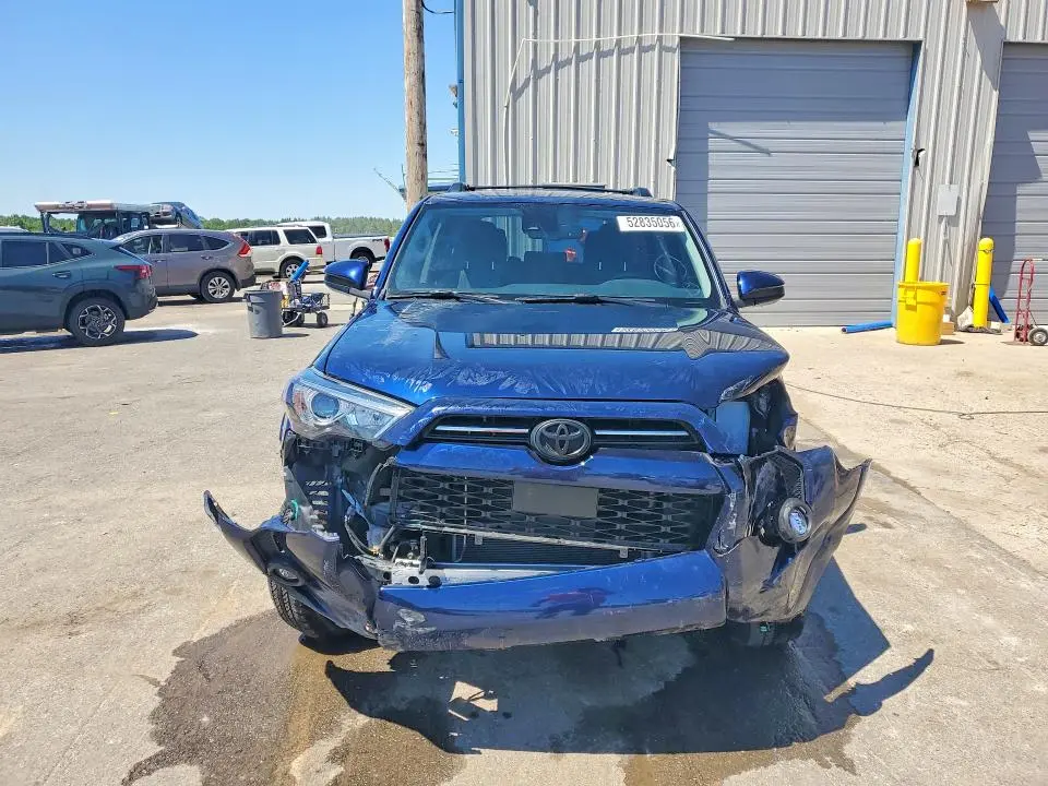 2024 TOYOTA 4RUNNER SR5  