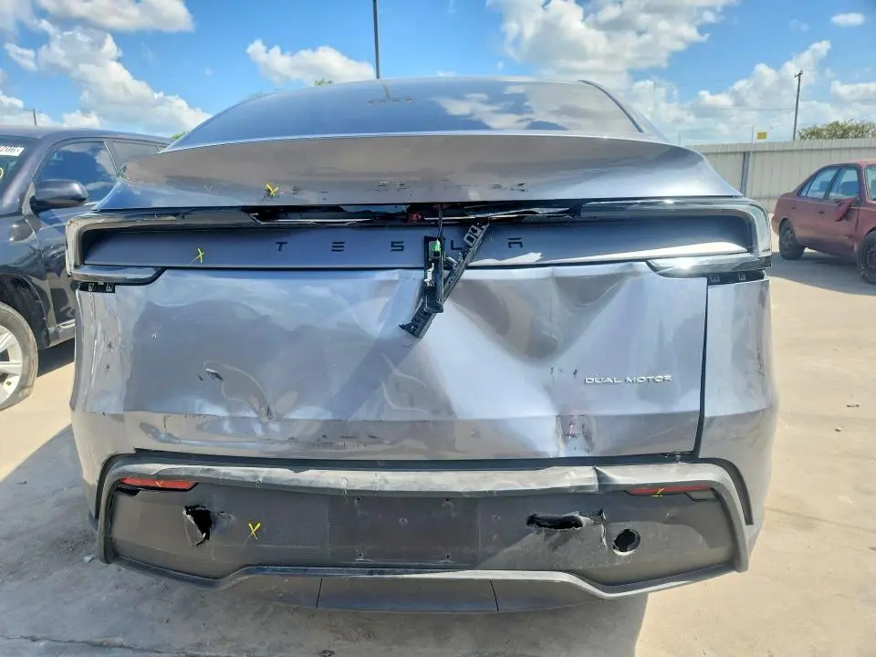 2026 TESLA MODEL Y   