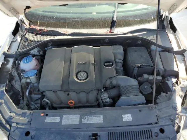 2013 VOLKSWAGEN PASSAT SE