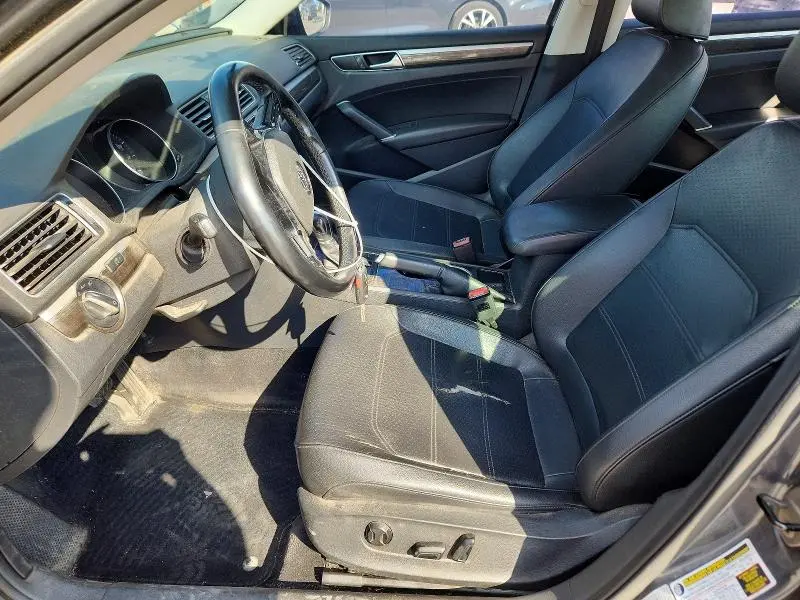 2016 VOLKSWAGEN PASSAT SE  