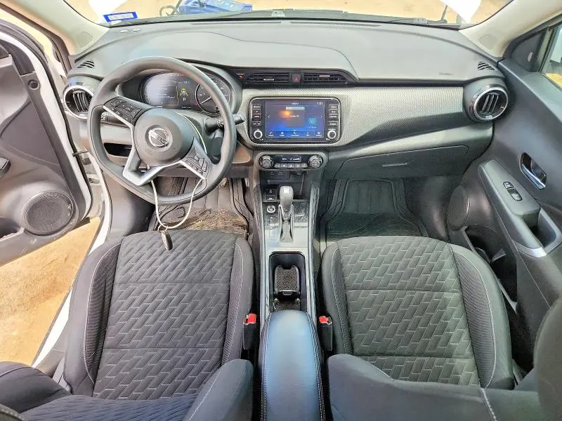 2021 NISSAN KICKS SV  