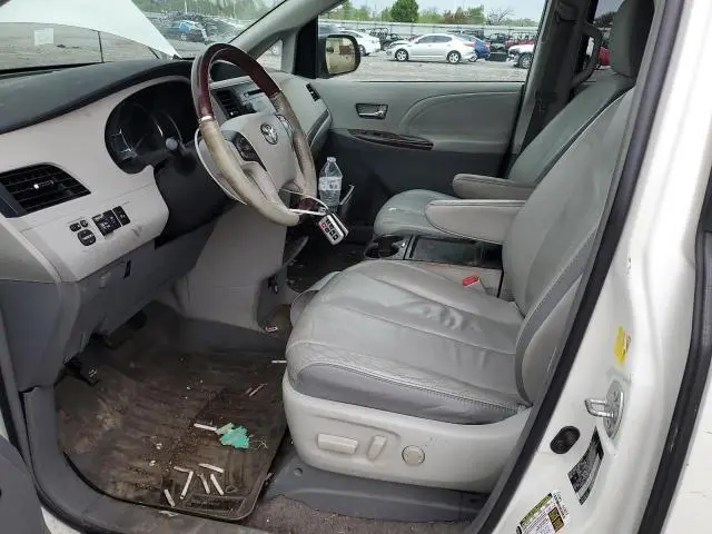 2011 TOYOTA SIENNA XLE  