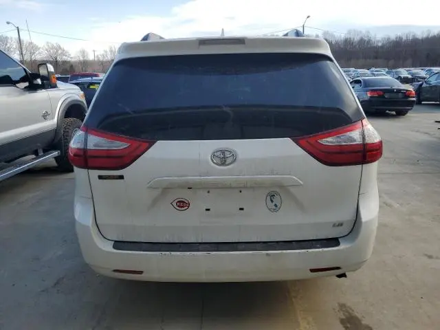 2019 TOYOTA SIENNA LE