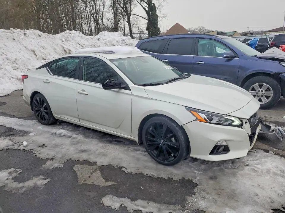 2022 NISSAN ALTIMA SR  