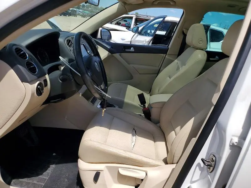 2010 VOLKSWAGEN TIGUAN SE  