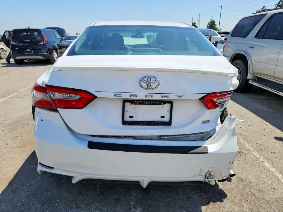 2018 TOYOTA CAMRY SE  