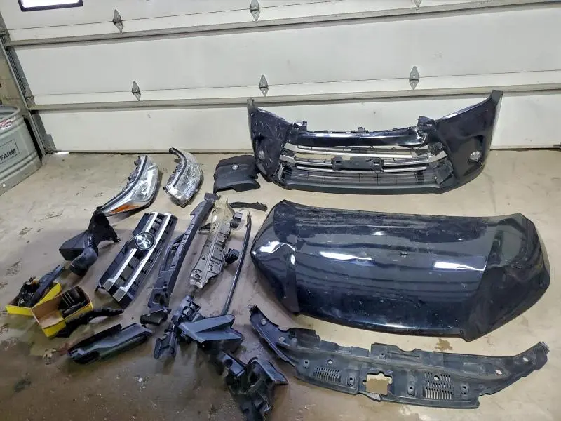 2019 TOYOTA HIGHLANDER SE  