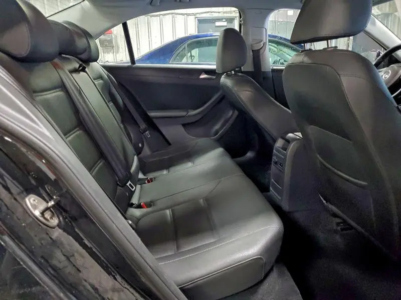 2011 VOLKSWAGEN JETTA SE  