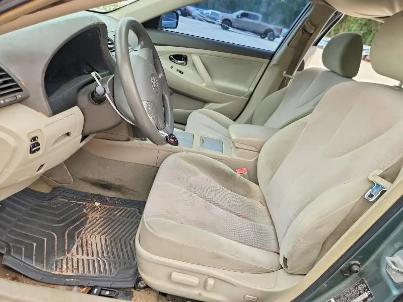 2010 TOYOTA CAMRY LE  