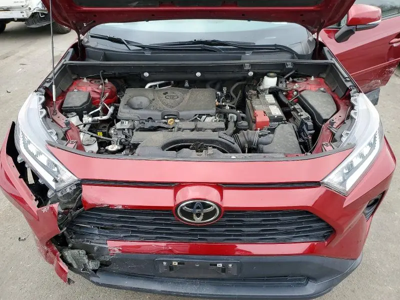 2021 TOYOTA RAV4 XLE  