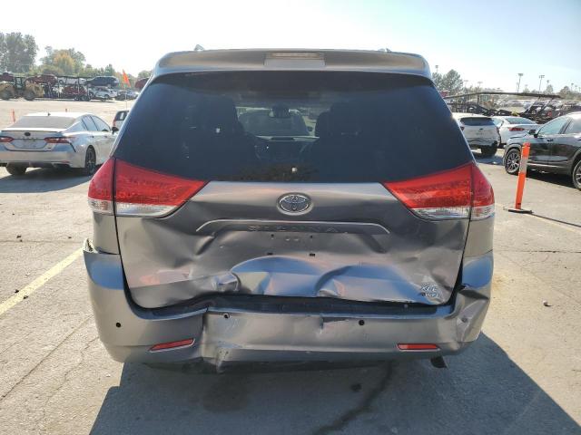 2013 TOYOTA SIENNA XLE