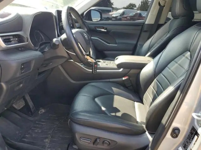 2021 TOYOTA HIGHLANDER XLE  