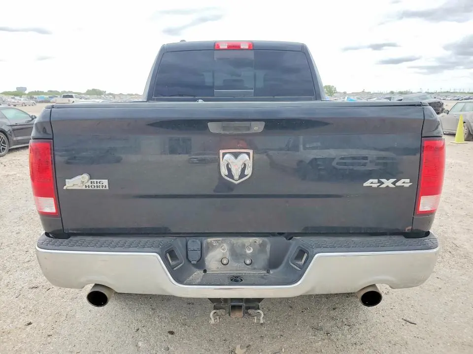 2016 RAM 1500 SLT  