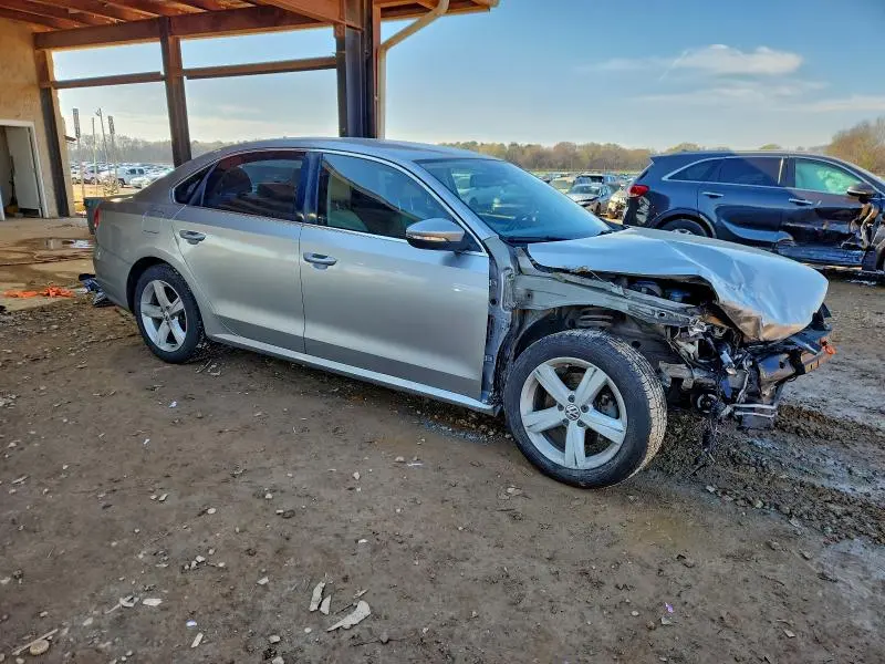 2012 VOLKSWAGEN PASSAT SE  