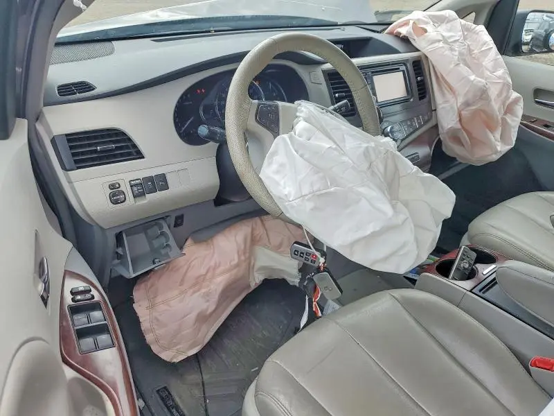 2014 TOYOTA SIENNA XLE 7-PASSENGER  
