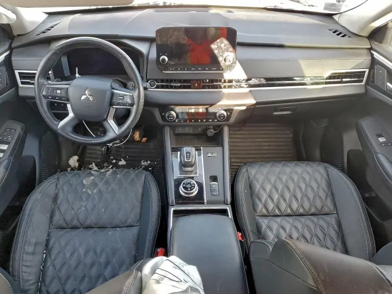 2024 MITSUBISHI OUTLANDER SE  