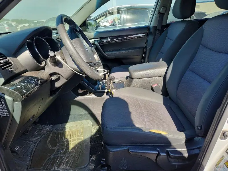 2013 KIA SORENTO LX  