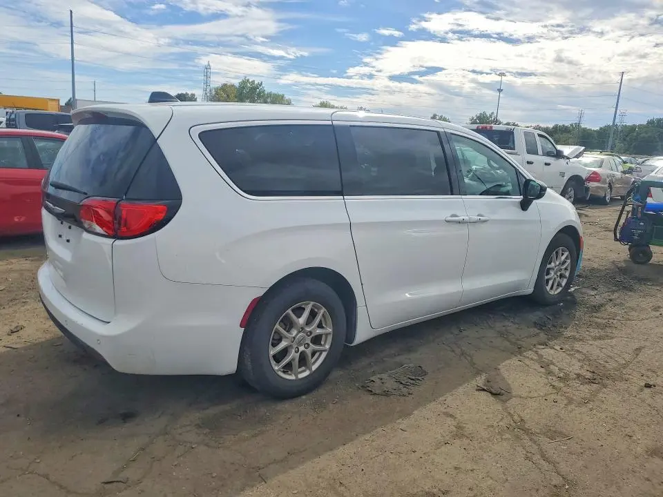 2025 CHRYSLER VOYAGER LX  