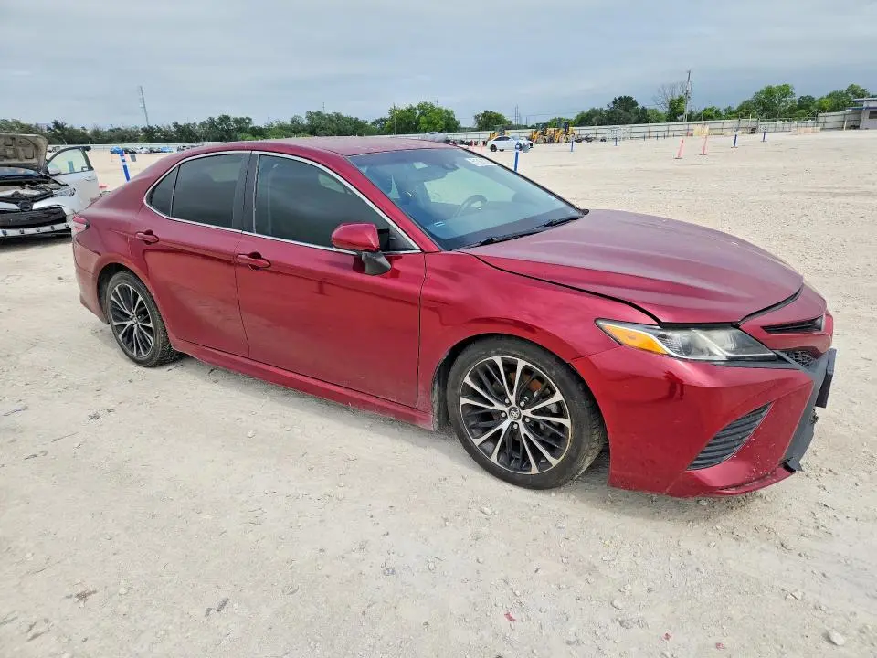 2018 TOYOTA CAMRY SE  