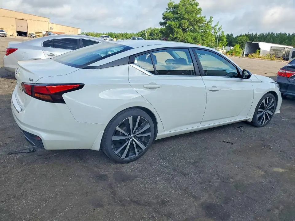 2022 NISSAN ALTIMA SR  