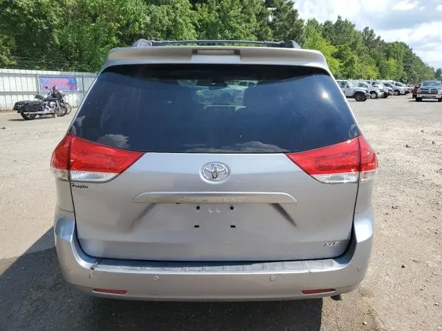2013 TOYOTA SIENNA XLE  